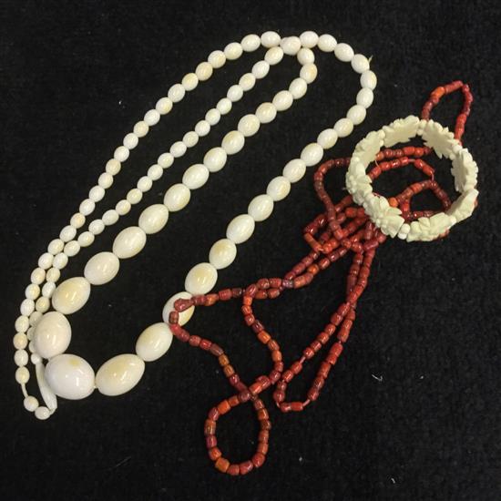 Bag of ivory, other  bead necklaces